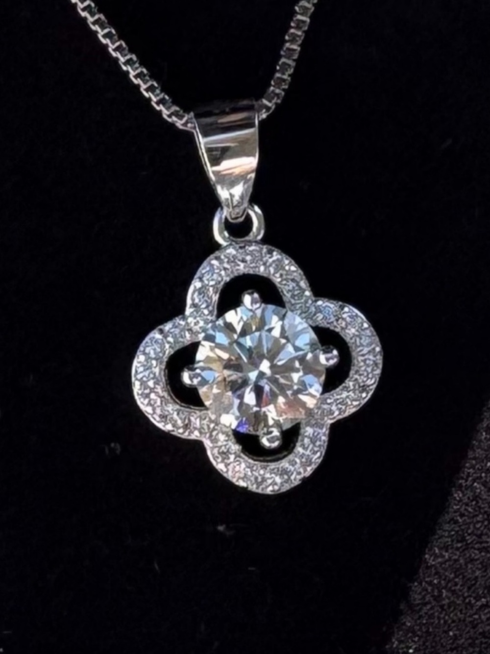 Moissanite Clover necklace set in 925 Sterling Silver NIB